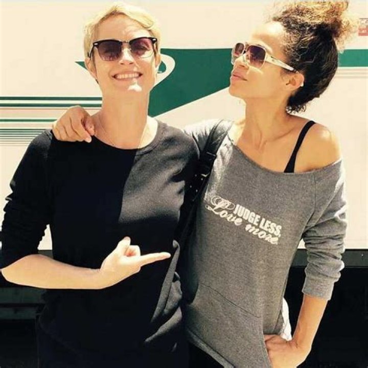 Teri Polo bio: net worth, tattoos, death hoax, is she gay?