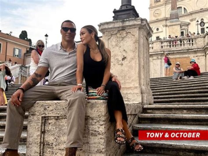 October Gonzalez’s biography: who is Tony Gonzalez’s wife?