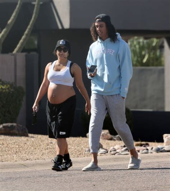 Jada P Shares Beautiful Photos To Confirm She’s Expecting 2nd Child With Wizkid, Zion Kisses Her Baby Bump