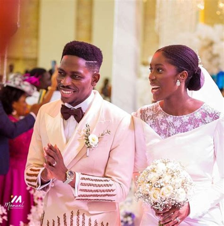 Moses Bliss' Wedding: Nigeria's Enioluwa Tries Ghana Jollof for the 1st Time, Clears Plate in Video