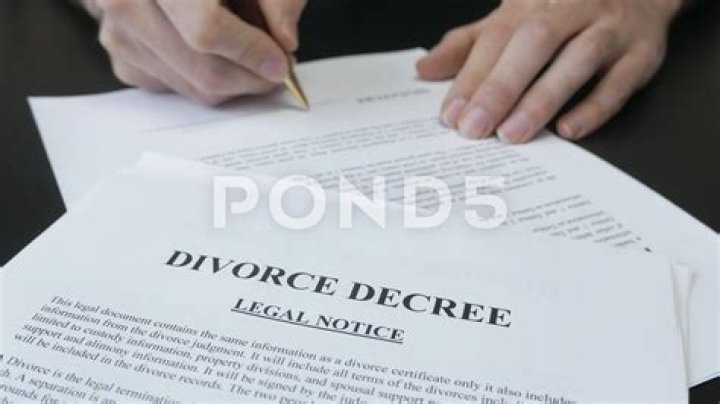 “Man Just Signed His Divorce Papers”: Funny Groom Draws Seated Bride on Their Wedding Day