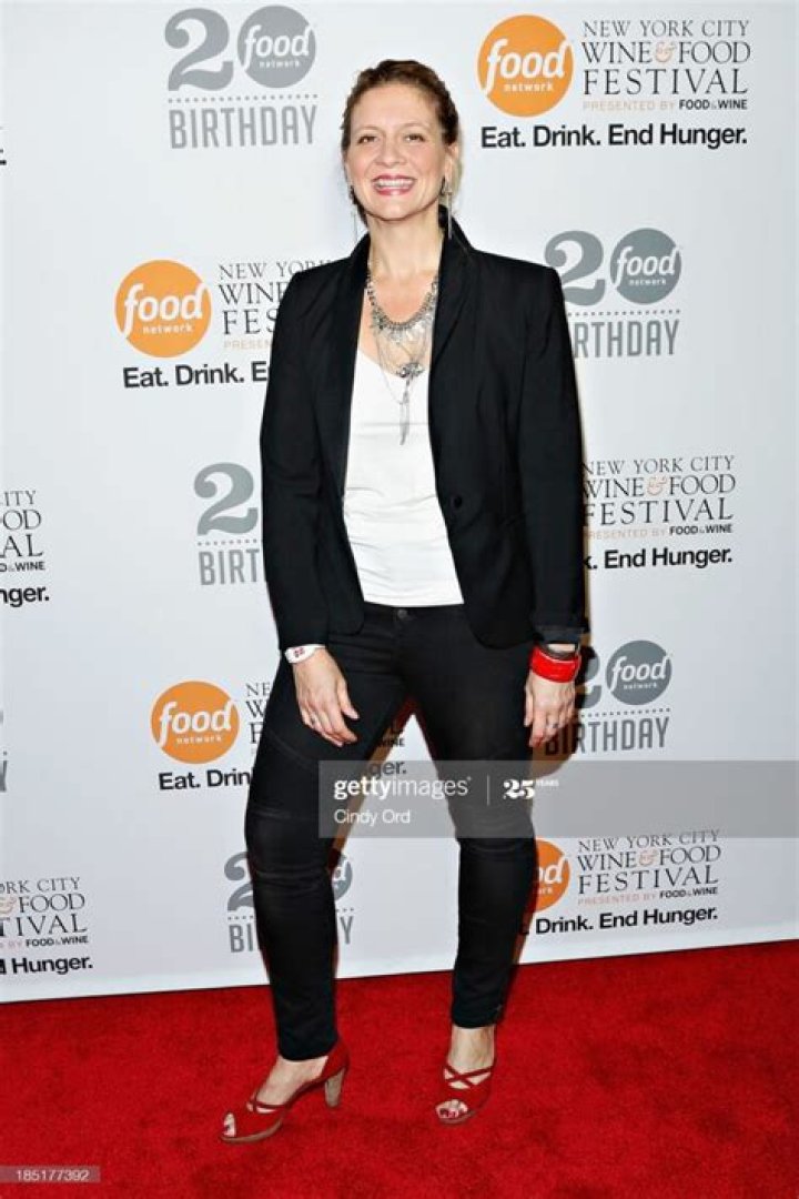 Amanda Freitag Iron Chef, Bio, Wiki, Age, Married, Chopped, and Net Worth