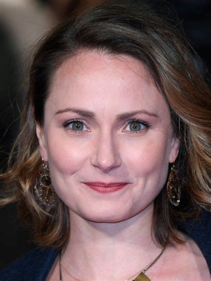 Anna Madeley Bio, Wki, Age, Height, Husband, The Crown, Mr Selfridge, and Net Worth