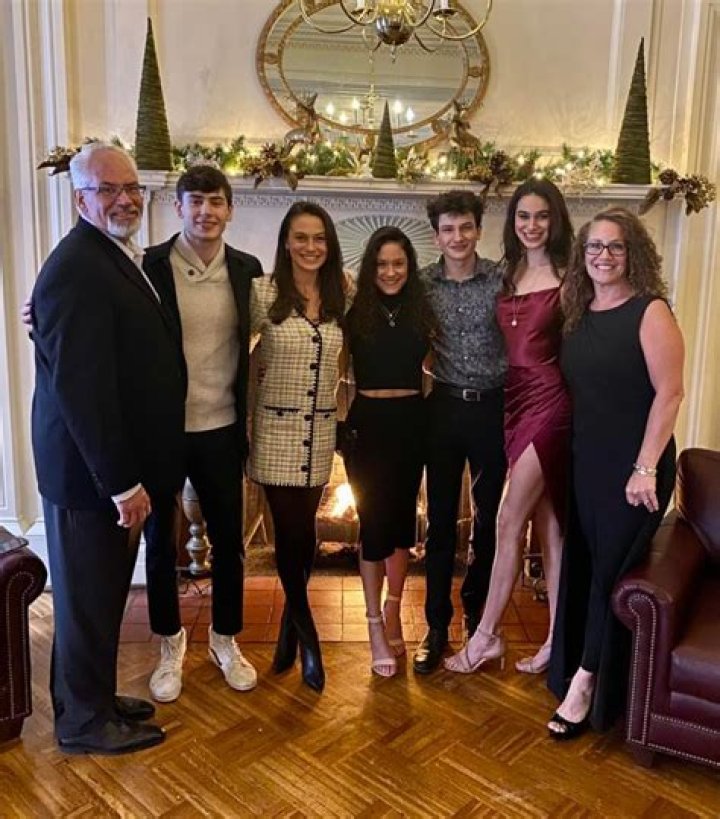 Meet Her Sisters Renee And Natalie