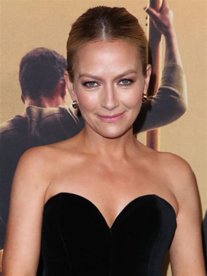 Becki Newton – Biography, Facts & Life Story