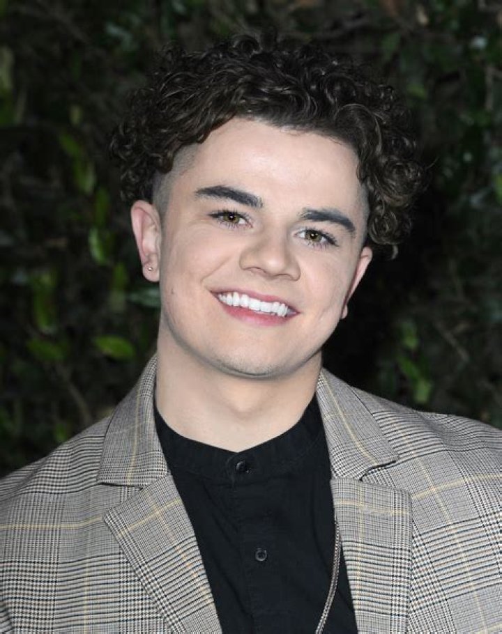 Brandon Stewart Actor – Biography, Facts & Life Story