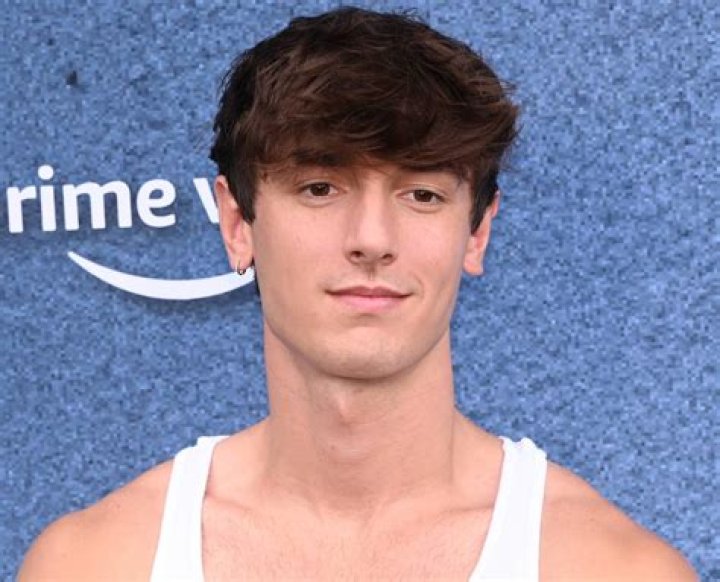 Bryce Hall Birthdate, Age, Height, Parents, Girlfriend, Net Worth