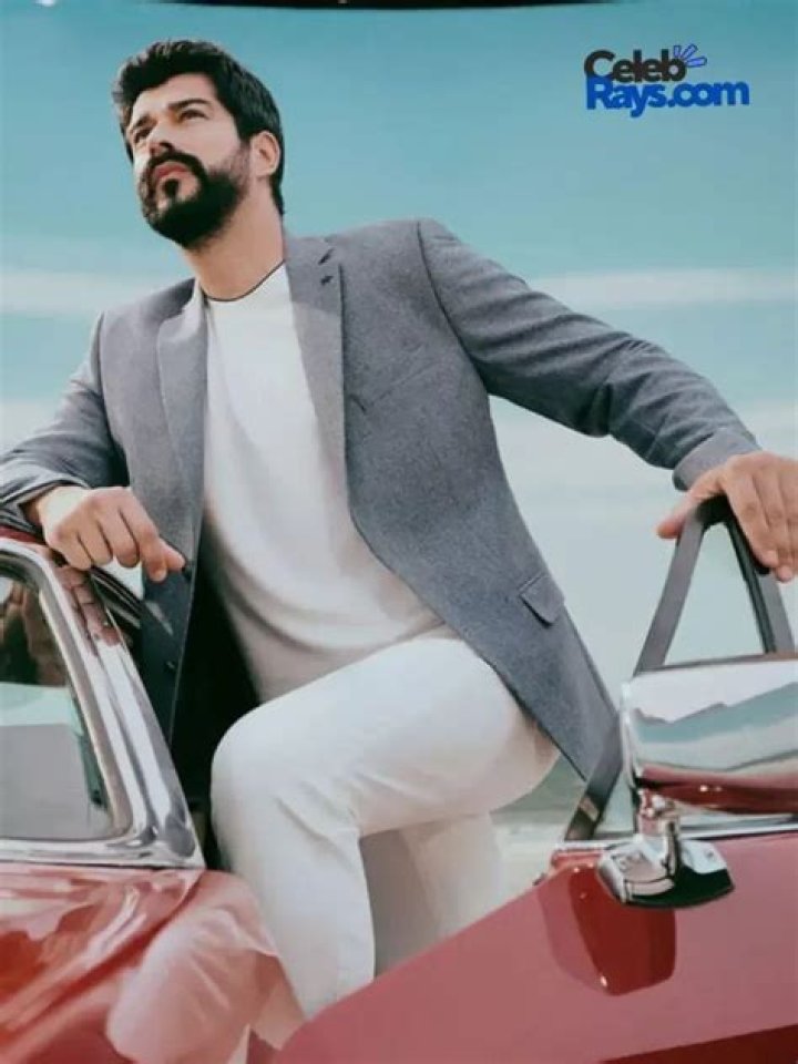 Burak Özçivit Wiki, Biographie, Age, Taille, Mariage, Contact & Informations