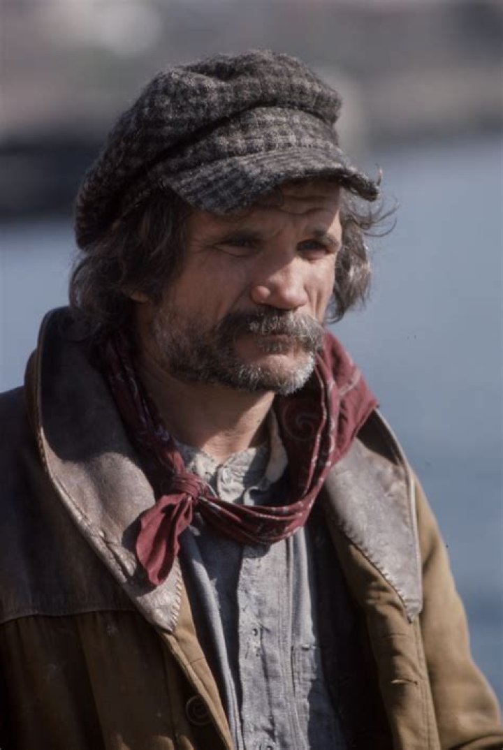 Charles Dierkop Height