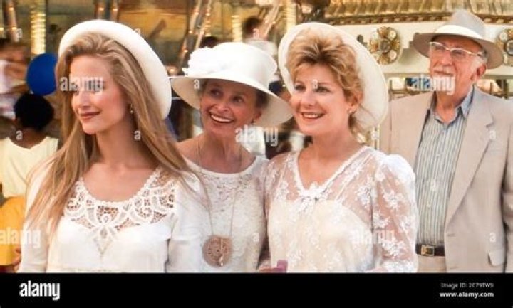 Chloe Webb Brother Sister And Parents Details