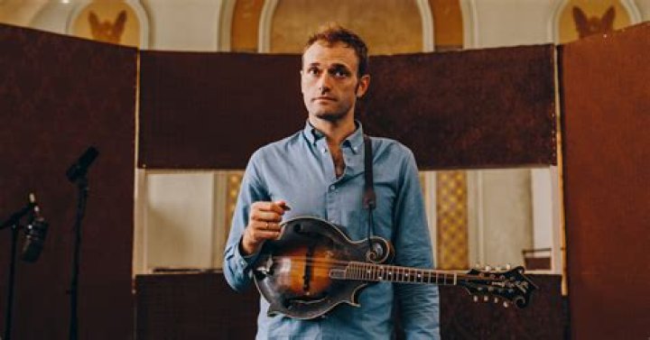 Chris Thile Mandolin, Bio, Wiki, Age, Wife, Tour, Laysongs, Band, and Net Worth