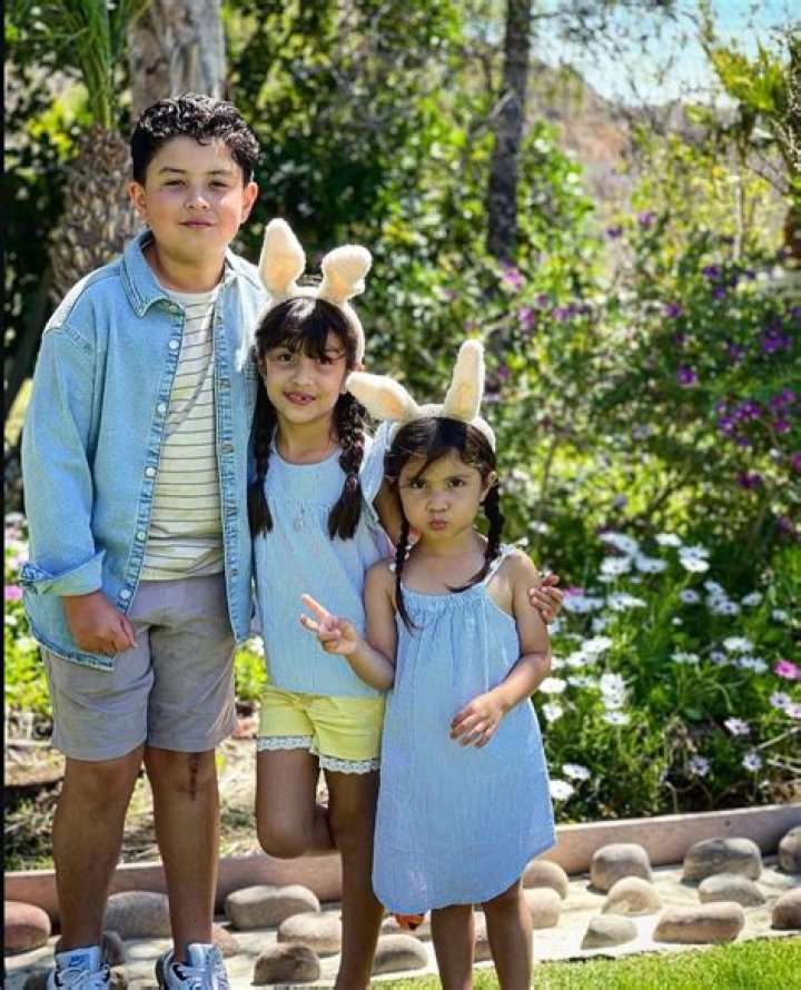 
Here Are 5 Interesting Facts About Eric Hernandez, He Is Bruno Mars’ Older Brother
