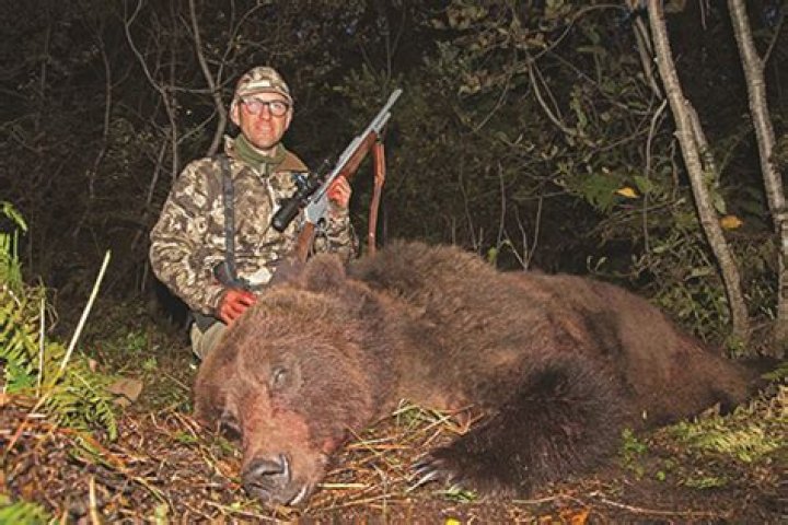 Clay Newcomb Bear Hunting, Bio, Wiki, Age, Wife, Podcast, Salary, and Net Worth
