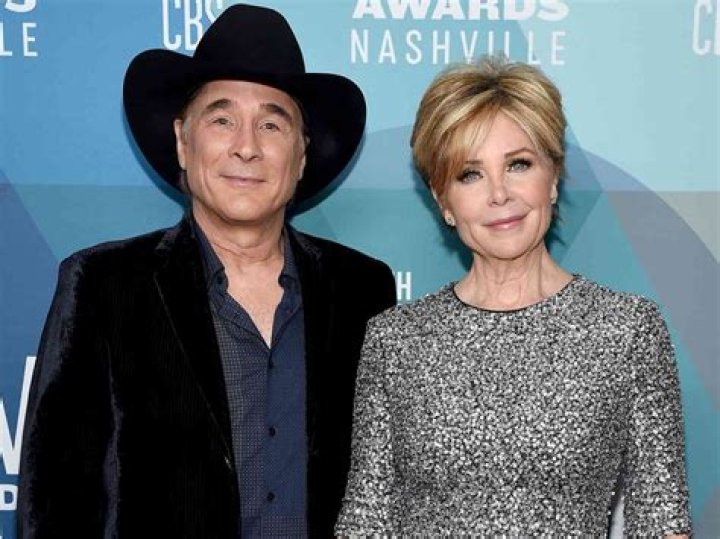 Clint Black Bio, Wiki, Age, Height, Lisa Hartman, Songs, and Net Worth
