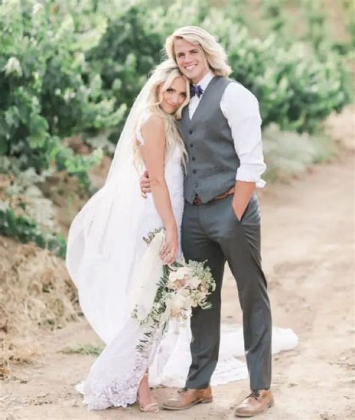 Cole LaBrant, Got Married To Wife At Age 21. Welcome New Son