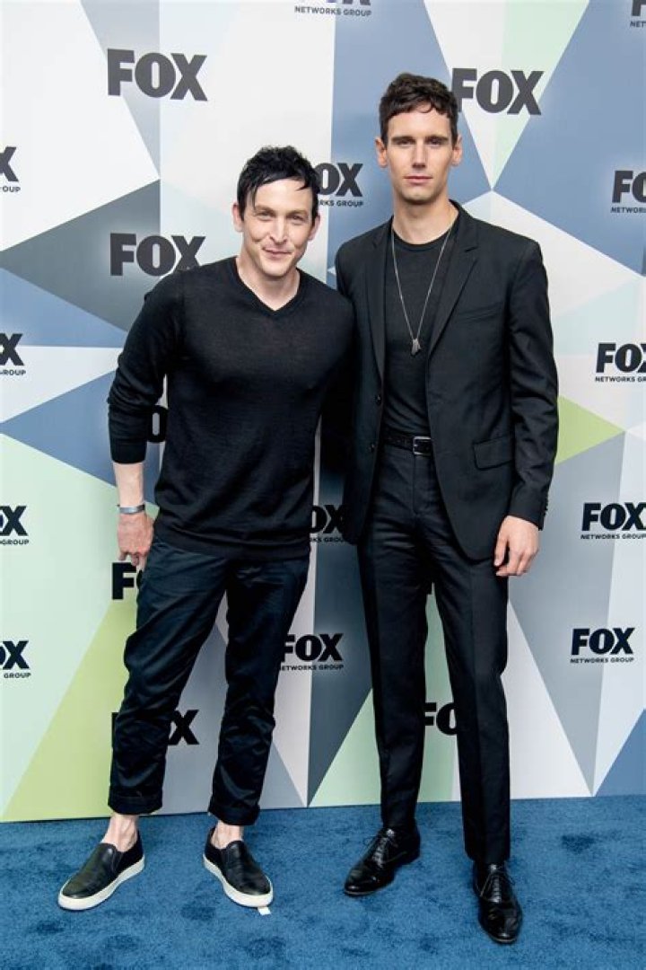 Cory Michael Smith – Biography, Facts & Life Story