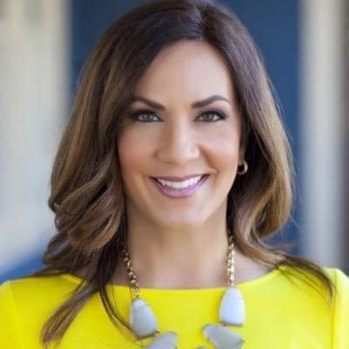 Courtney Zavala Houston, Bio, Wiki, Age, Height, Husband, KPRC, Salary, and Net Worth