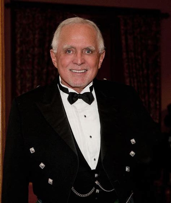 Dan Pena Net Worth – How Much is Dan Worth?