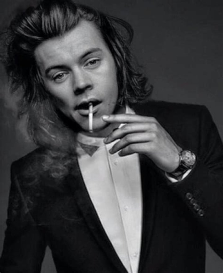 Does Harry Styles Smoke? — Singer Talks about His Experimentation with Drugs