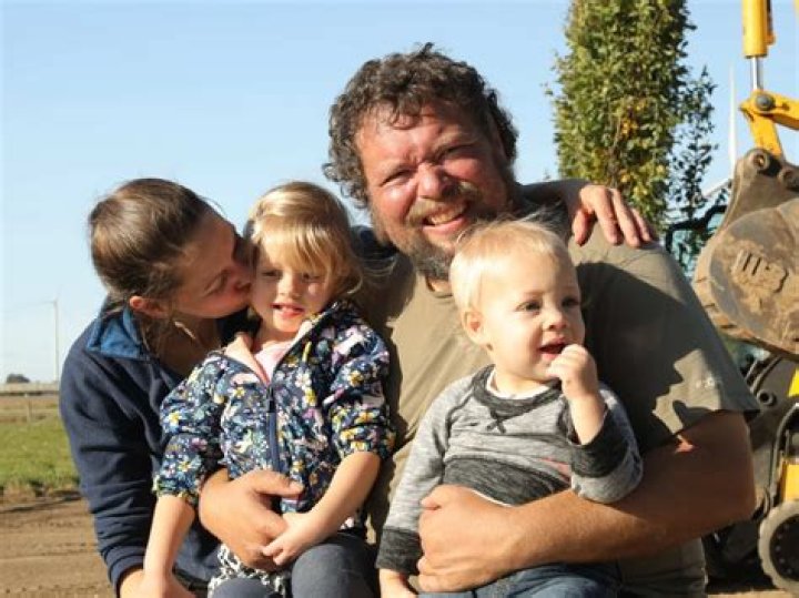 The truth about Dr.Pol children Charles, Kathy and Diane Jr with Wiki like bio.