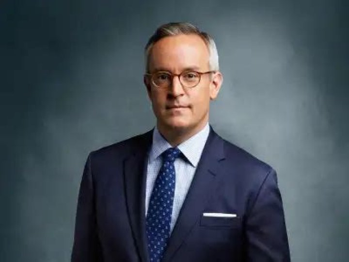 Eamon Javers CNBC, Bio, Wiki, Age, Height, Father, Wife, Irish, Salary, and Net Worth