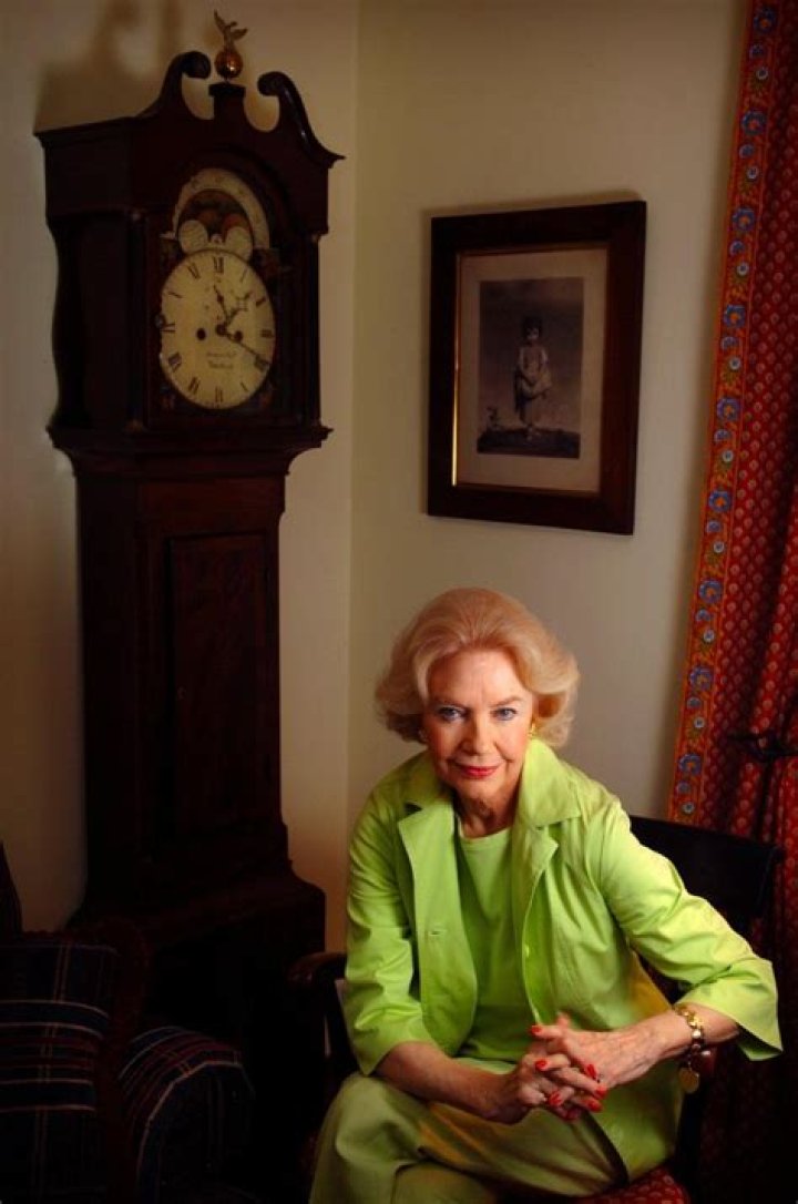 Elizabeth MacRae Height