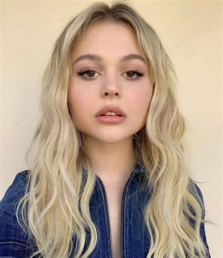 Emily Alyn Lind – Biography, Facts & Life Story