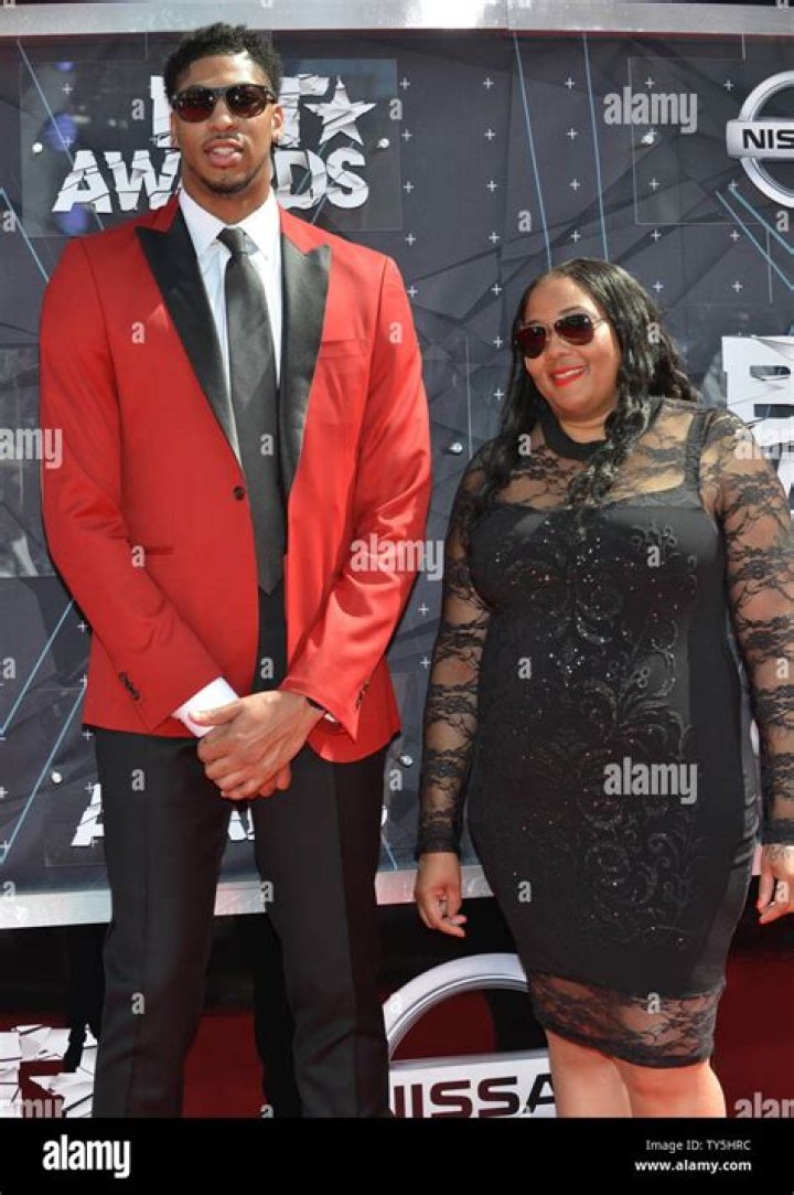 Erainer Davis Bio, Son, Age, Net Worth, Height, Career