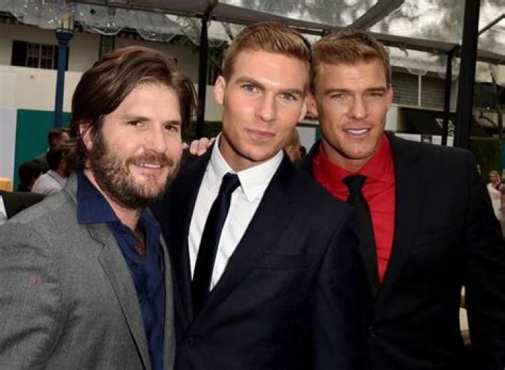 
Celebrity Parent Vickie Ritchson: Who Is Alan Ritchson Mother?
