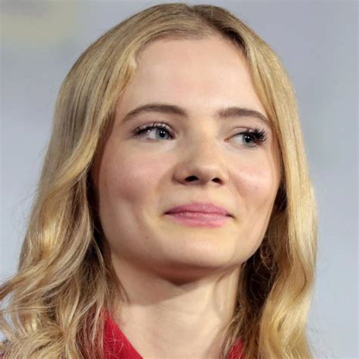 Freya Allan Net Worth – How Much is Allan Worth?