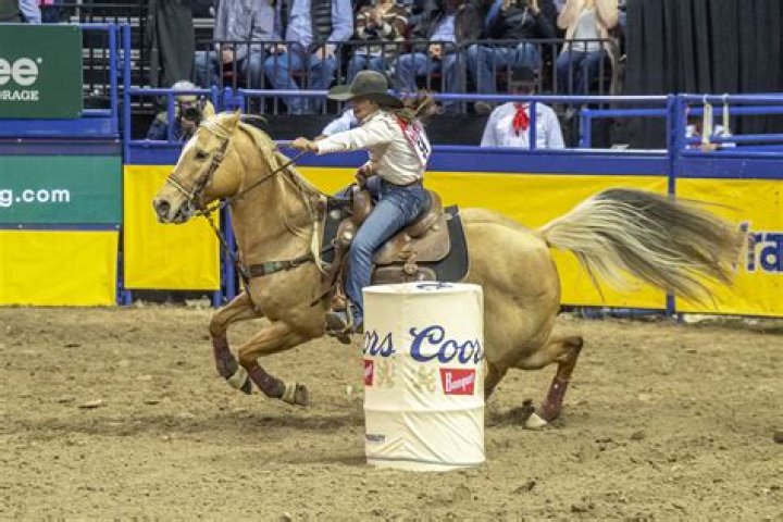 Hailey Kinsel Age, Height, Net Worth, Husband, Sister, Wiki