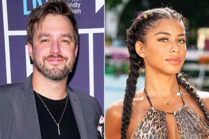 Why Iain Stirling Age 30, Love Island Narrator Came Out With Girlfriend