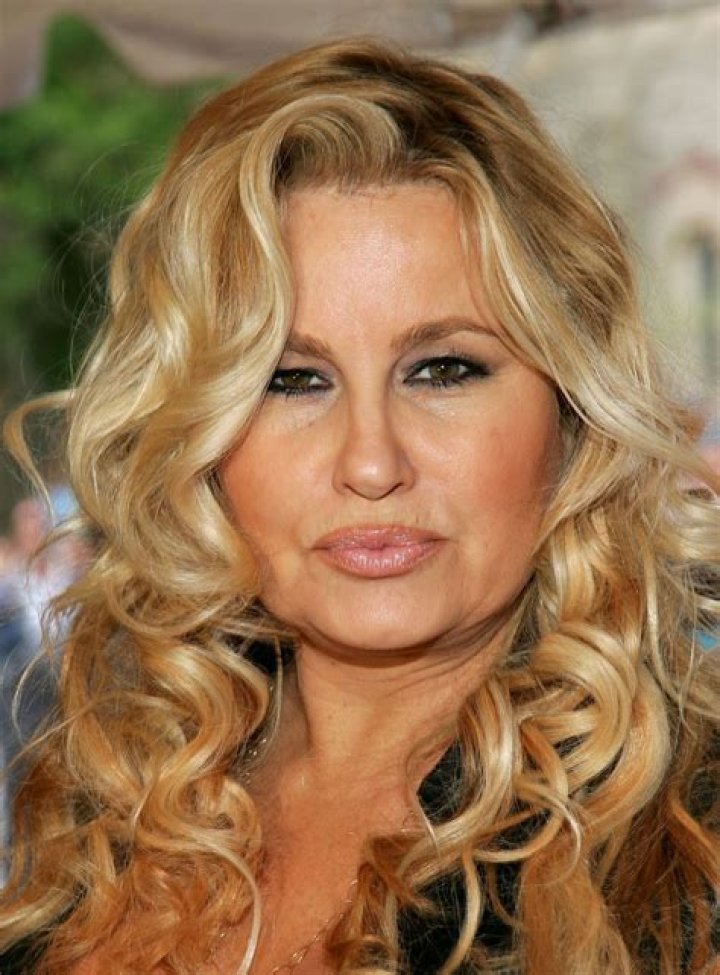 Jennifer Coolidge – Biography, Facts & Life Story