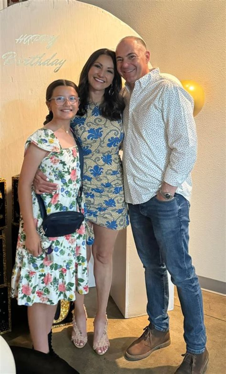 Jessica Garate Krqe, Bio, Wiki, Age, Height, Family, Husband, Education, Salary, and Net Worth