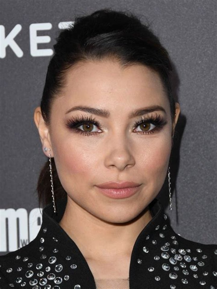 Jessica Parker Kennedy – Biography, Facts & Life Story