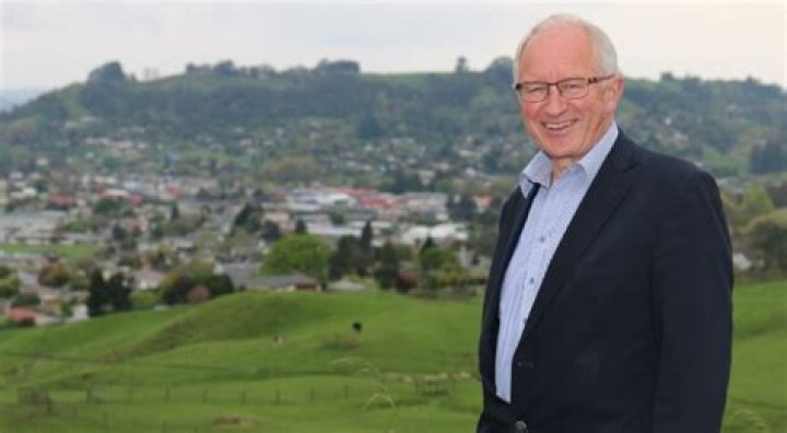 Wiki-Bio, net worth, wife, kids, family, gun scare.