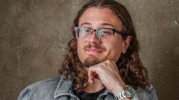 
Unlike The Famous YouTuber Chef, Joshua Weissman’s Girlfriend Kate Rosendahl Can’t Cook
