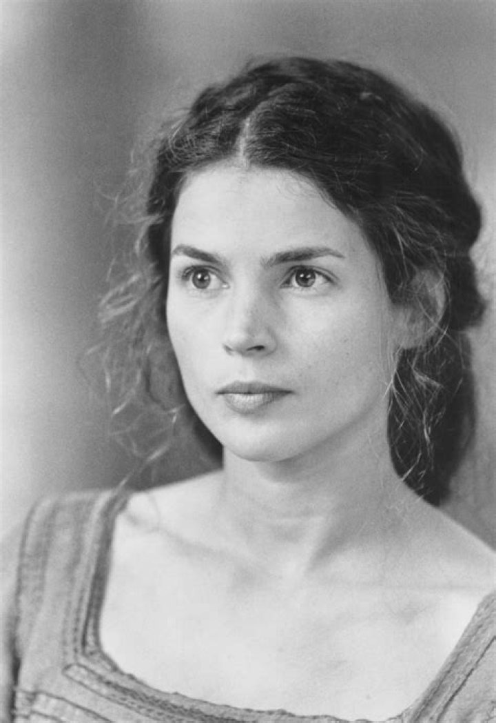 Julia Ormond Movies, Bio, Wiki, Age, Husband, Sabrina, Mad Men, and Net Worth