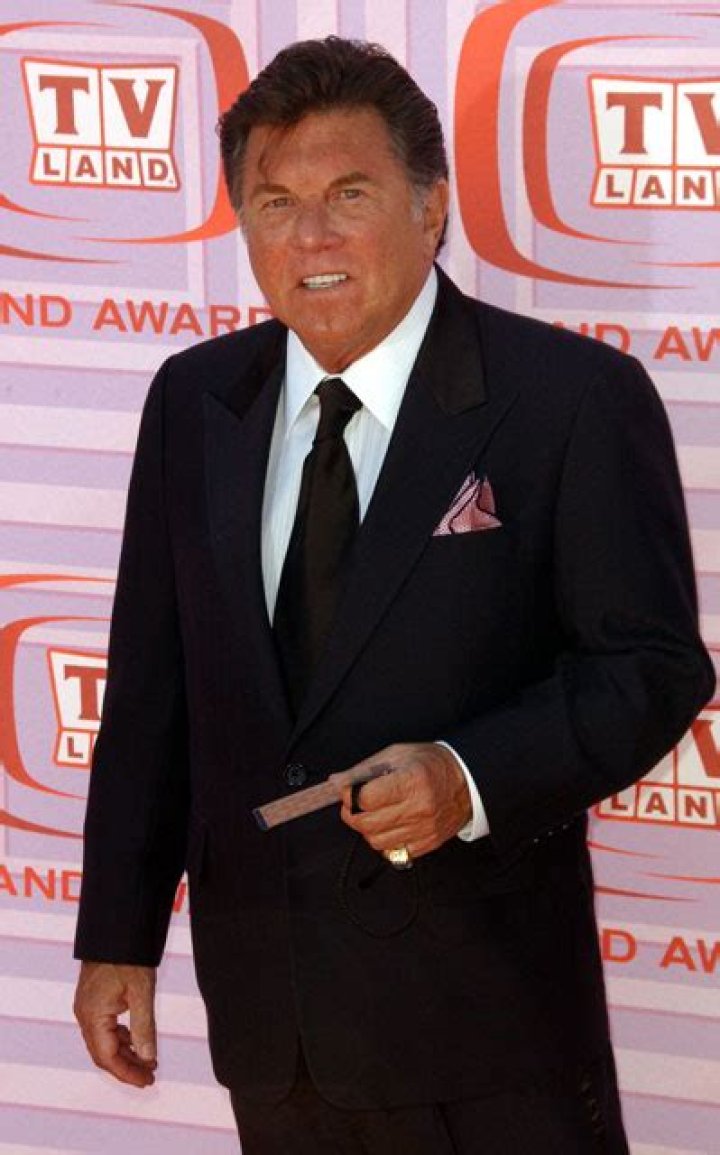 Larry Manetti Height