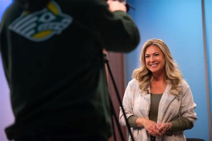 Lauren Magiera WGN, Bio, Wiki, Age, Height, Husband, Salary, and Net Worth