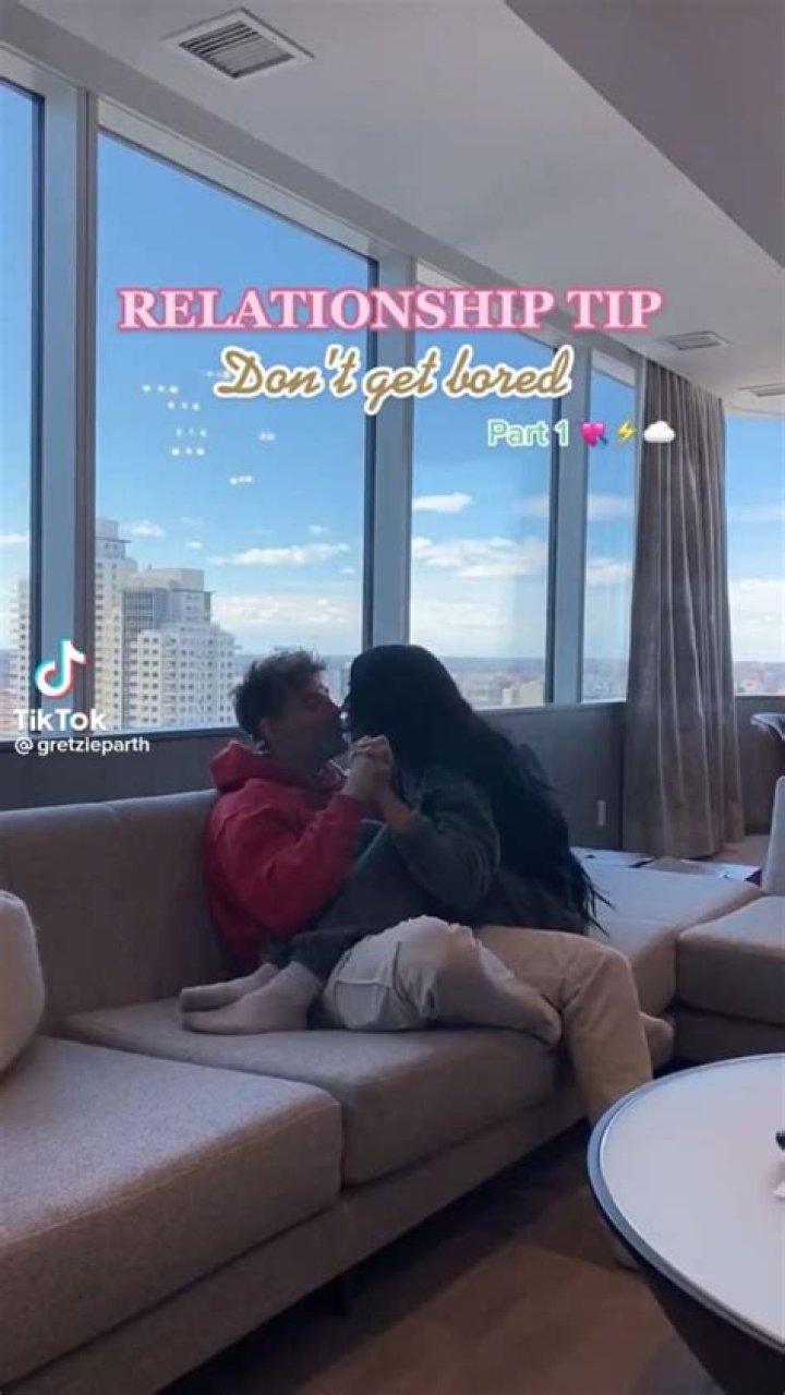 TikTok’s Robbie the Couch Guy Accuses People of Gaslighting after Lauren Zarras’ Viral Video