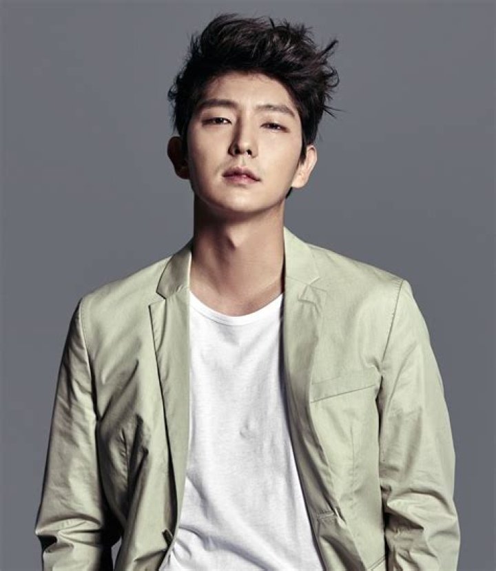 Lee Joon Gi – Biography, Facts & Life Story