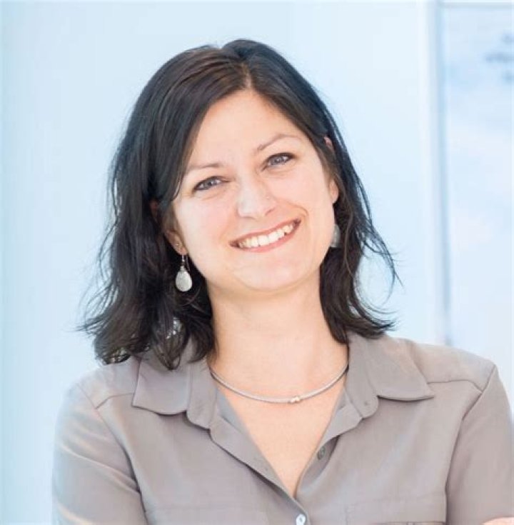 Linda Schmidt FOX5, Bio, Wiki, Age, Height, Family, Husband, Education, Salary, Net Worth