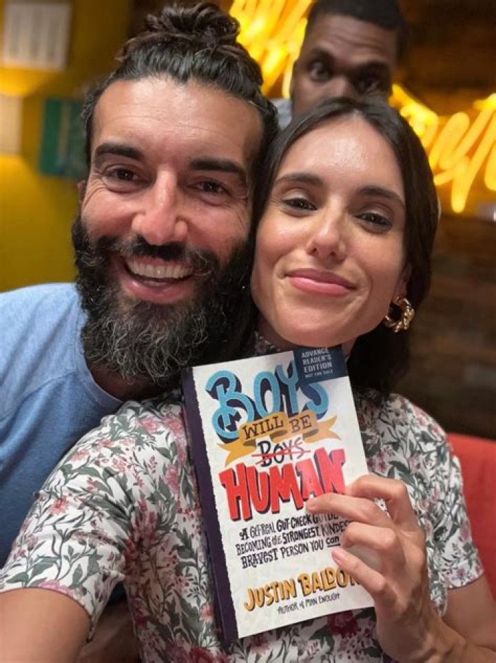 Liz Plank MSNBC, Bio, Wiki, Age, Height, Husband, Book, Salary, and Net Worth