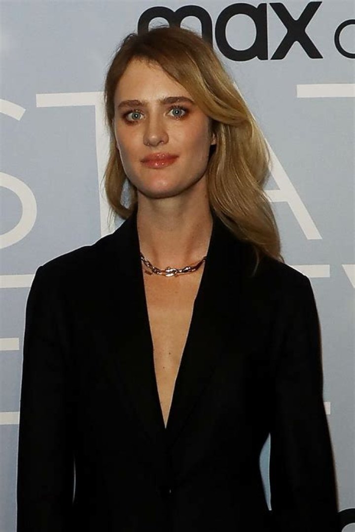 Mackenzie Davis Actress – Biography, Facts & Life Story