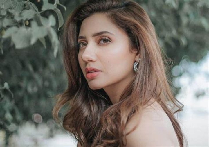 Mahira Khan – Biography, Facts & Life Story