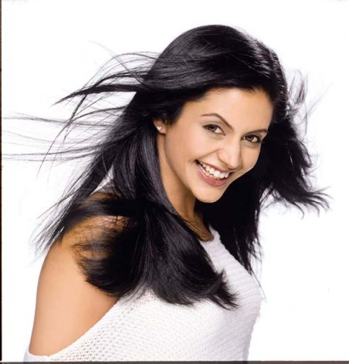 Mandira Bedi – Biography, Facts & Life Story