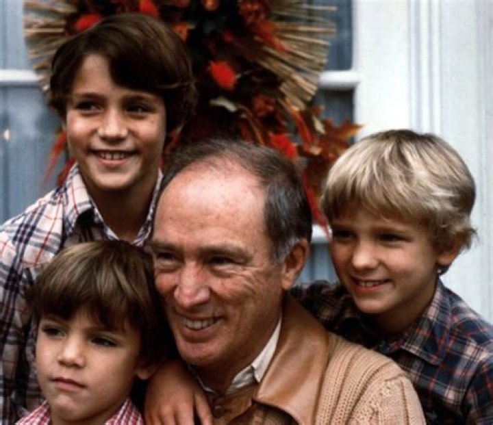 Does She Have Brother? Family Background