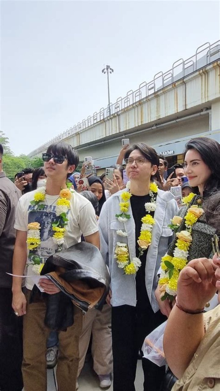 Meet Davika Hoorne Parents: David Hoorne And Rattanakorn Chomyong