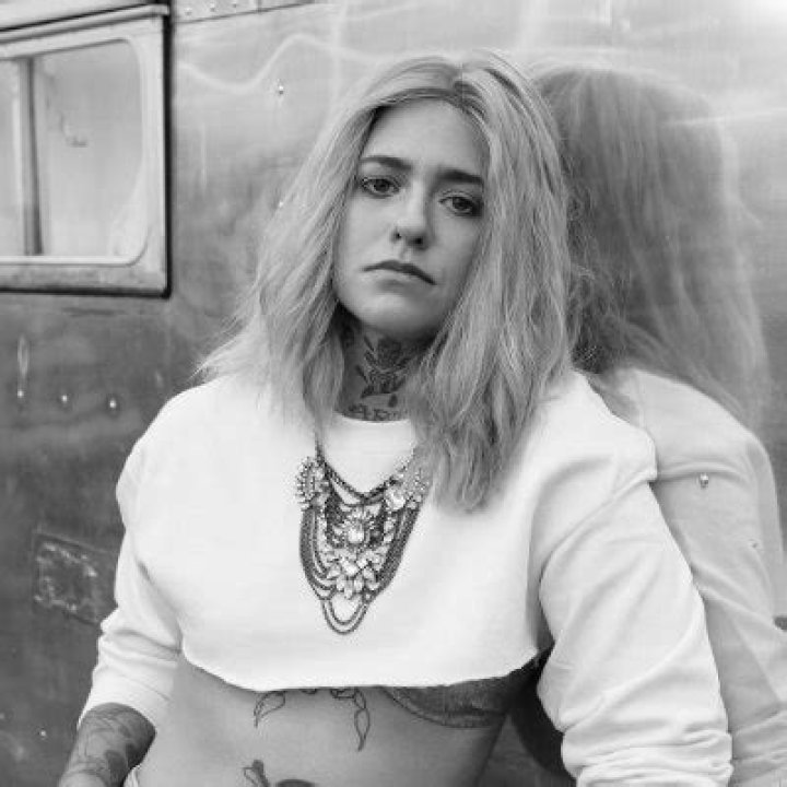 The Country Singer Caught Up in Housewives’ Affair – Celeb Secrets Country